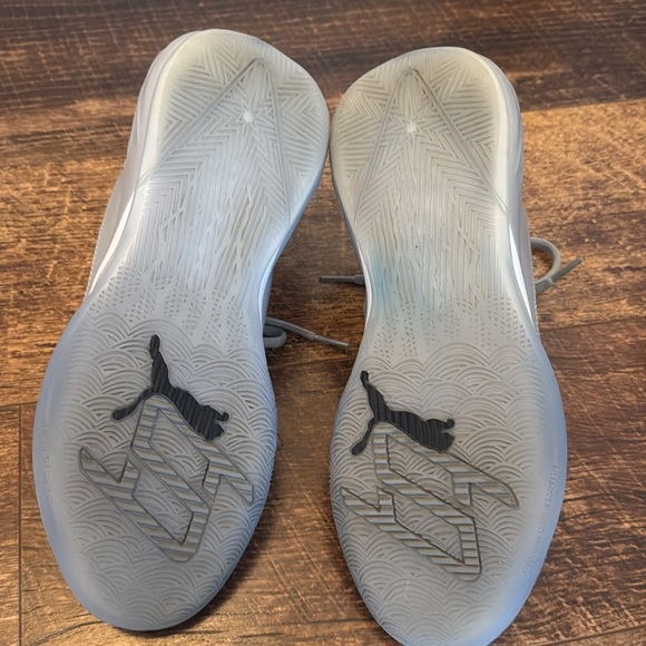 Women’s Puma athletic shoes - Picture 4 of 6